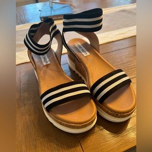 Steve Madden platform sandals (size 6.5)